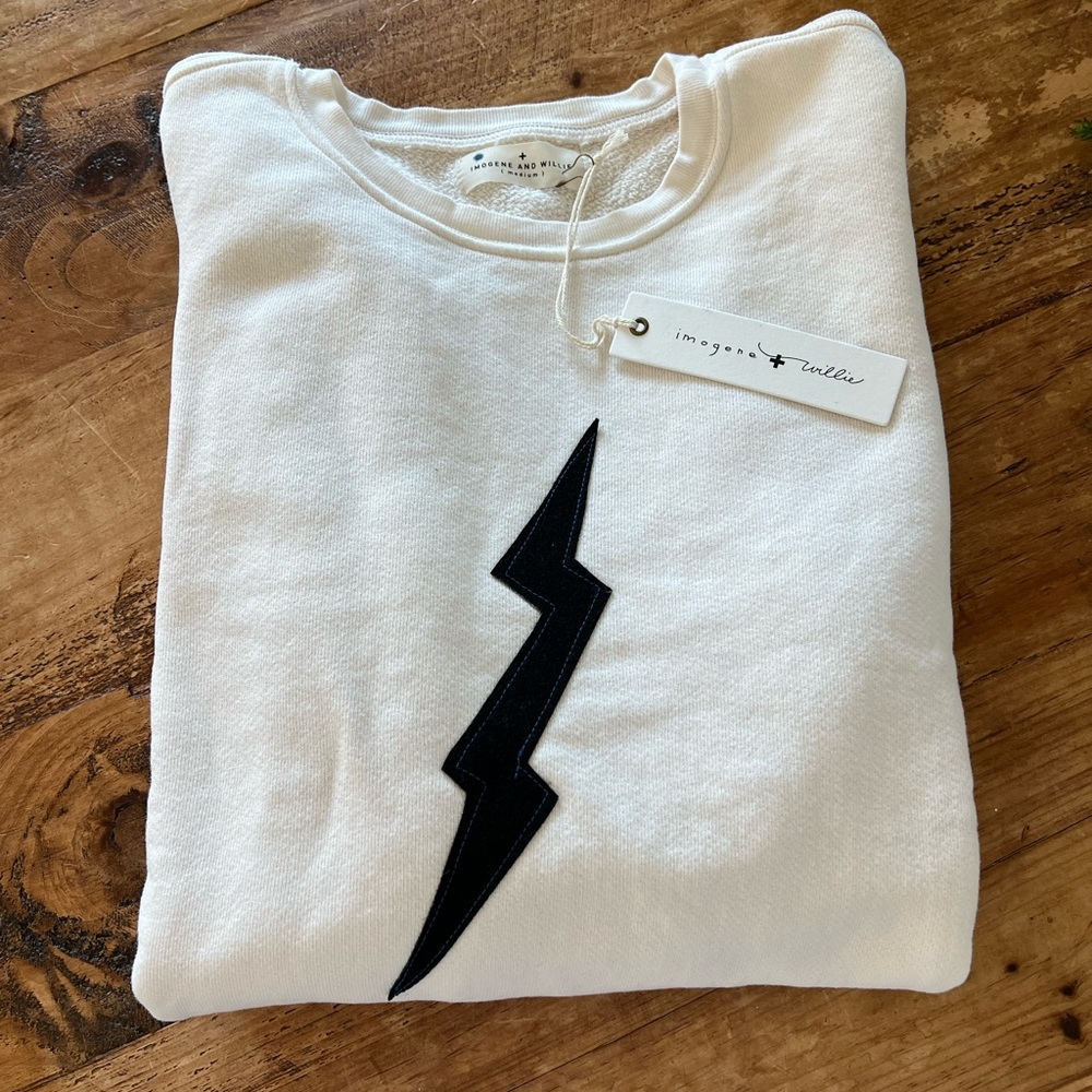 NWT Imogene & Willie the “bolt” sweatshirt in white. Sz Medium